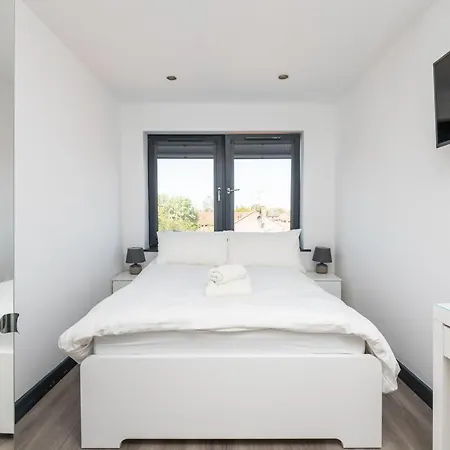 Modern Duplex Apt With 75 Inch Tv I Pass The Keys Йорк Экстерьер фото