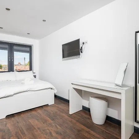 Modern Duplex Apt With 75 Inch Tv I Pass The Keys Йорк Экстерьер фото