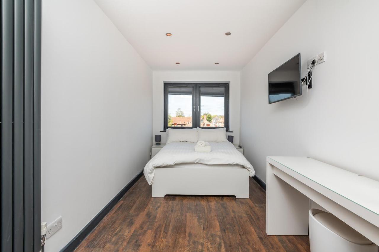 Modern Duplex With 75 Inch Tv I Pass The Keys Apartment York