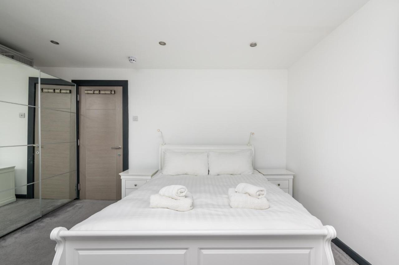 Modern Duplex With 75 Inch Tv I Pass The Keys * York
